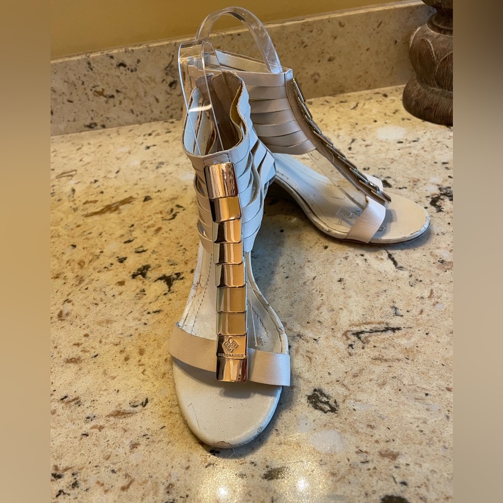 BCBGeneration STRAPPY T SANDAL